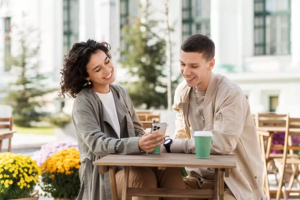 Rayuan cinta romantis untuk gebetan © 2024 freepik.com Rayuan cinta romantis untuk gebetan © 2024 freepik.com