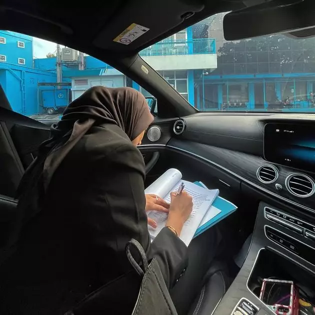 Sonya Fatmala lulus sidang skripsi © Instagram