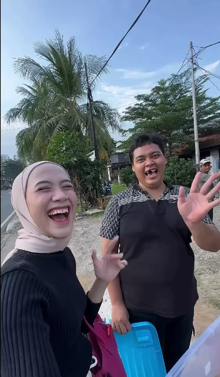nadya borong dagangan teman sd © Instagram nadya borong dagangan teman sd © Instagram