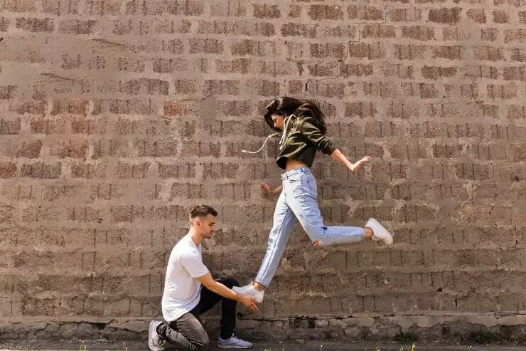  Pantun rayuan maut yang lucu dan romantis untuk godain pacar freepik.com