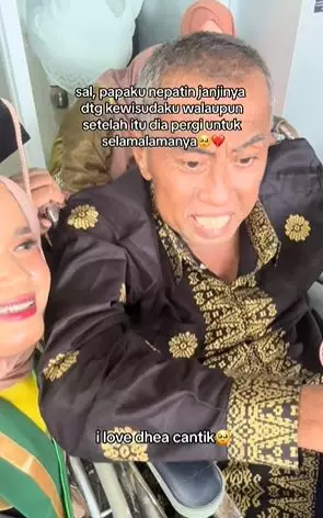 Wanita ini bagikan kisah sang ayah datang ke wisudanya meski sedang sakit TikTok/@dey.deiii