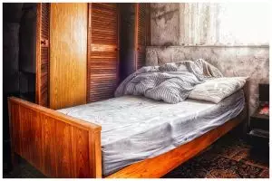 Tanpa divakum, cara pria basmi noda dan kutu di kasur ini auto bersih andalkan 1 bahan dan alat dapur