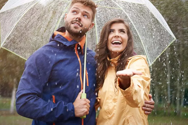 Gombalan romantis tentang hujan freepik.com