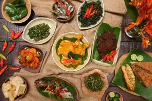[KUIS] Cek khodam-mu yang tersembunyi di pilihan lauk nasi Padang favoritmu, temukan dia sekarang juga