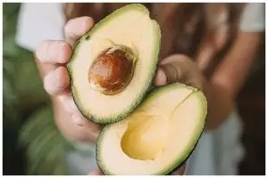 Tak ditusuk atau diperam beras, ini trik mematangkan alpukat agar dagingnya lembut dalam hitungan hari