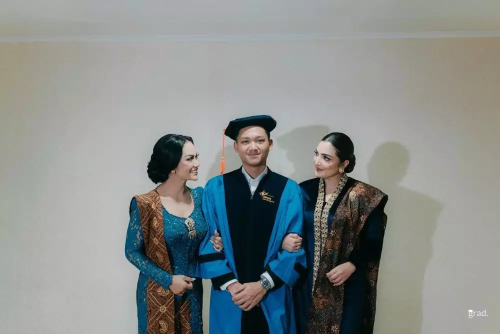 penjelasan azriel dituding pilih kasih © instagram