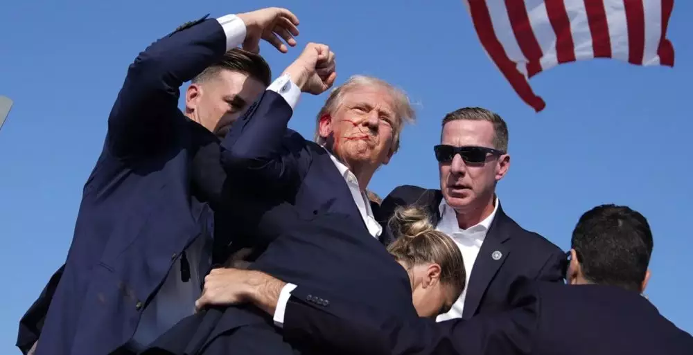 Detik-detik Donald Trump ditembak saat kampanye © 2024 brilio.net Detik-detik Donald Trump ditembak saat kampanye © 2024 brilio.net