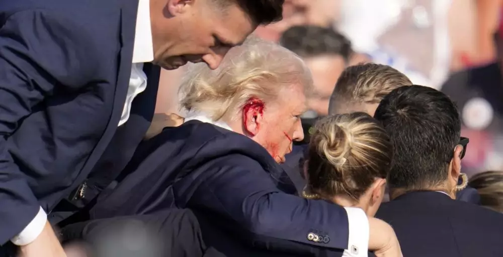 Detik-detik Donald Trump ditembak saat kampanye © 2024 brilio.net Detik-detik Donald Trump ditembak saat kampanye © 2024 brilio.net