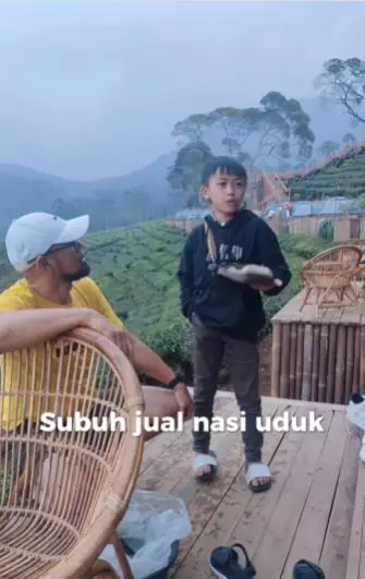 Aksi anak kecil menjual jagung selama 2 tahun ini sampai bisa nabung Rp 80 JT  Instagram/@agungc_properti 