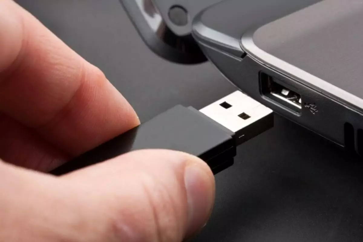 Cara memperbaiki drive USB eksternal yang tidak terbaca di perangkat Windows