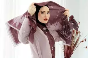 [KUIS] Sudah tahu color combo hijab dan lipstik paling pas? Cek di sini biar penampilanmu makin kece