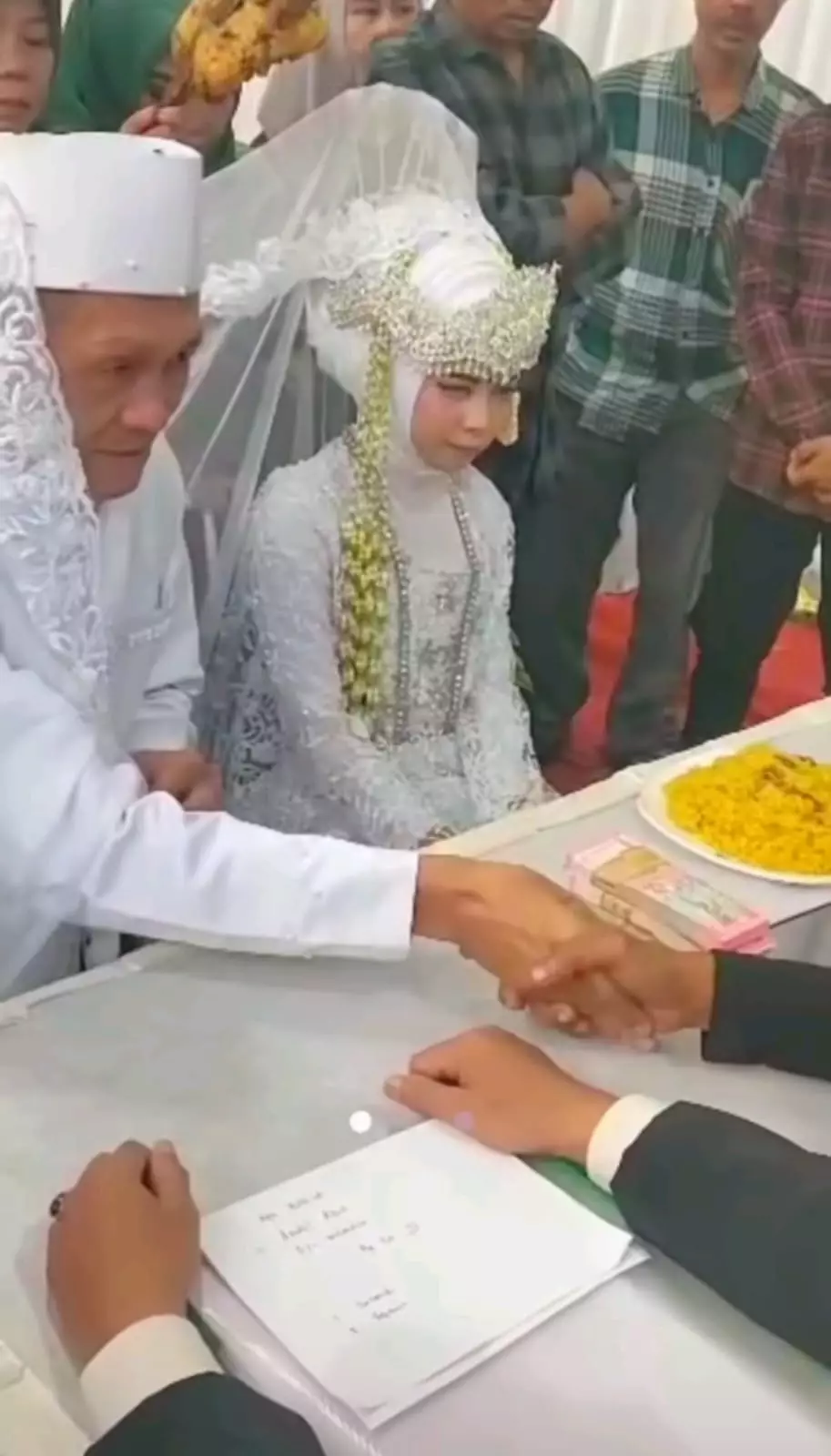 kakek nikahi gadis 18 tahun © TikTok kakek nikahi gadis 18 tahun © TikTok