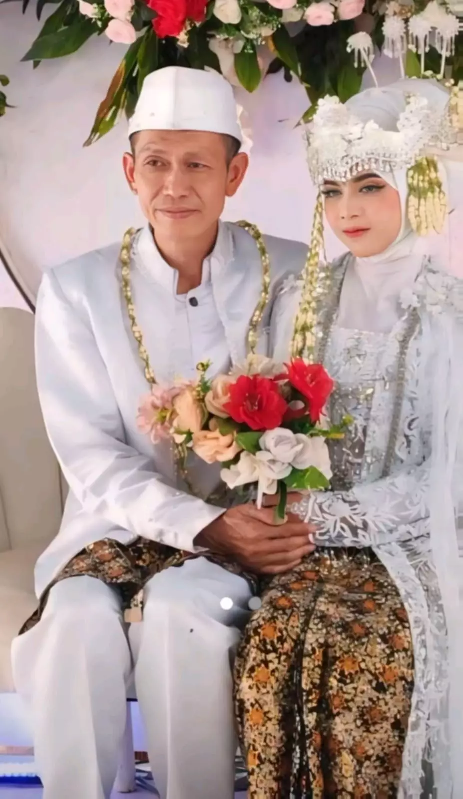 kakek nikahi gadis 18 tahun © TikTok kakek nikahi gadis 18 tahun © TikTok