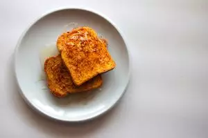 [KUIS] Suka toast manis atau gurih? Pilihanmu ungkap gayamu kalau lagi marah 