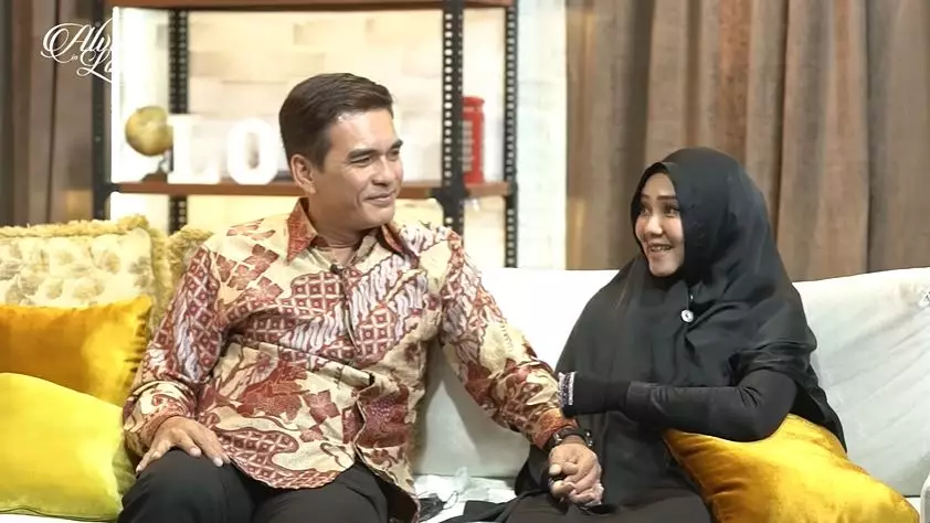 anne kurniasih sebut diratukan teddy syah © YouTube anne kurniasih sebut diratukan teddy syah © YouTube