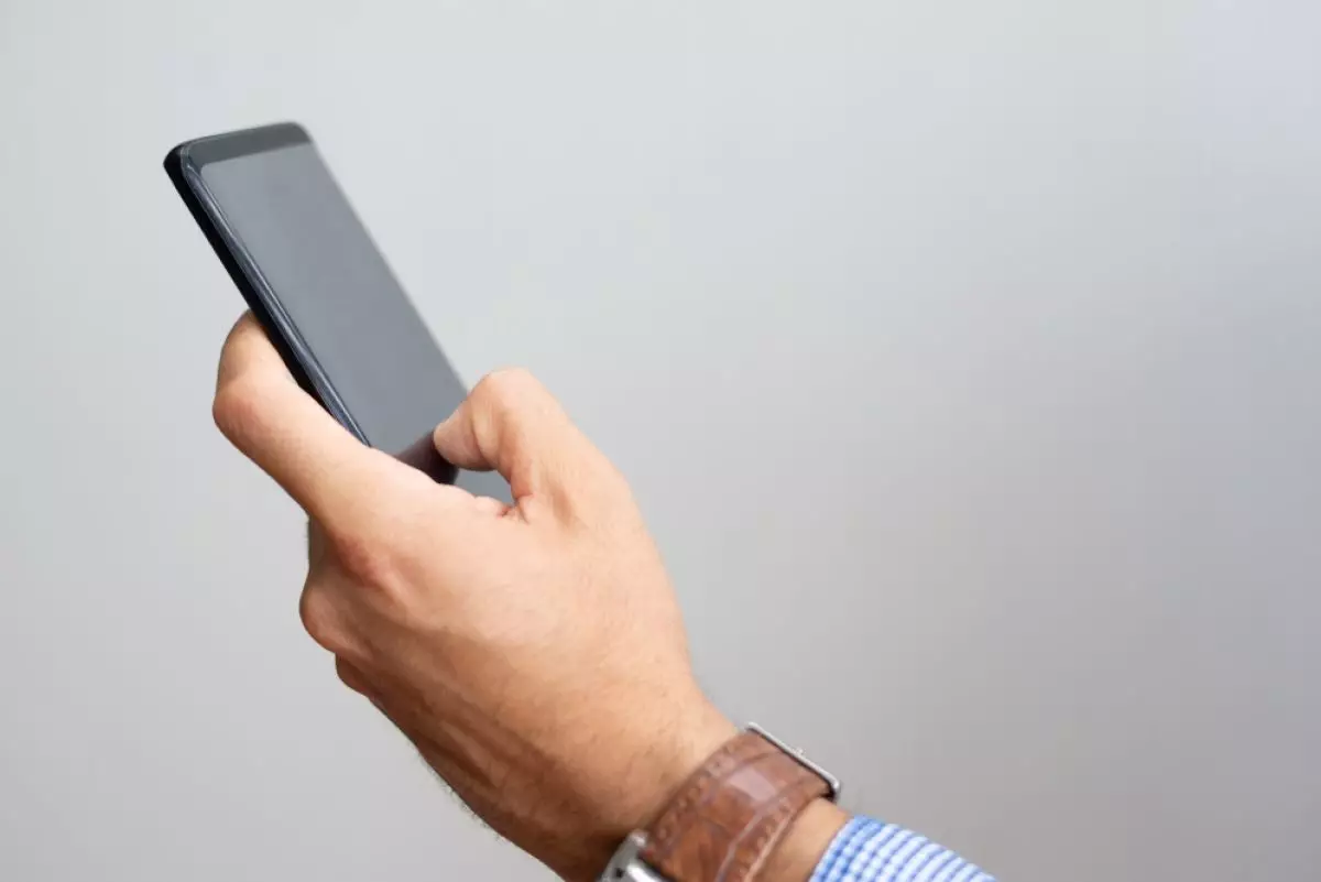 7 Pengaturan yang perlu kamu lakukan untuk menggunakan iPhone dengan satu tangan