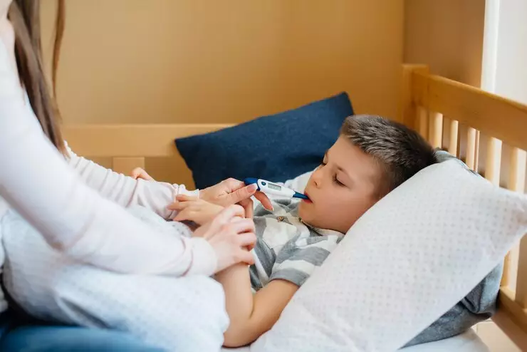 Mengenal penyakit pneumonia pada anak freepik.com