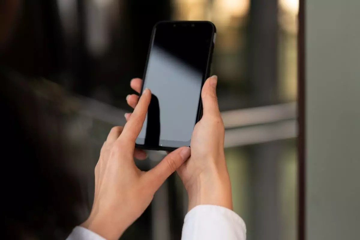 4 Cara memperbaiki iPhone yang tidak responsif, hanya menampilkan layar hitam