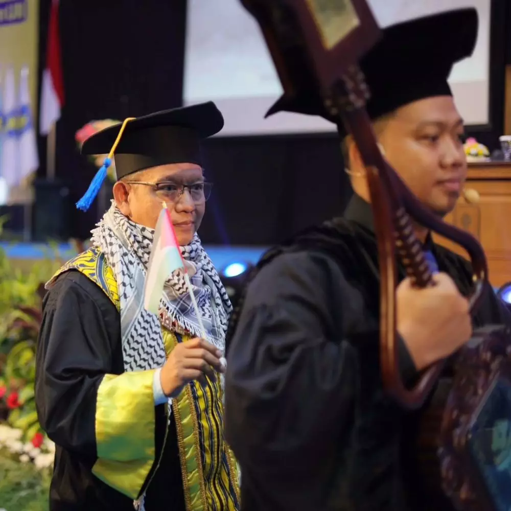 sosok rektor uii fathul wahid © 2024 brilio.net