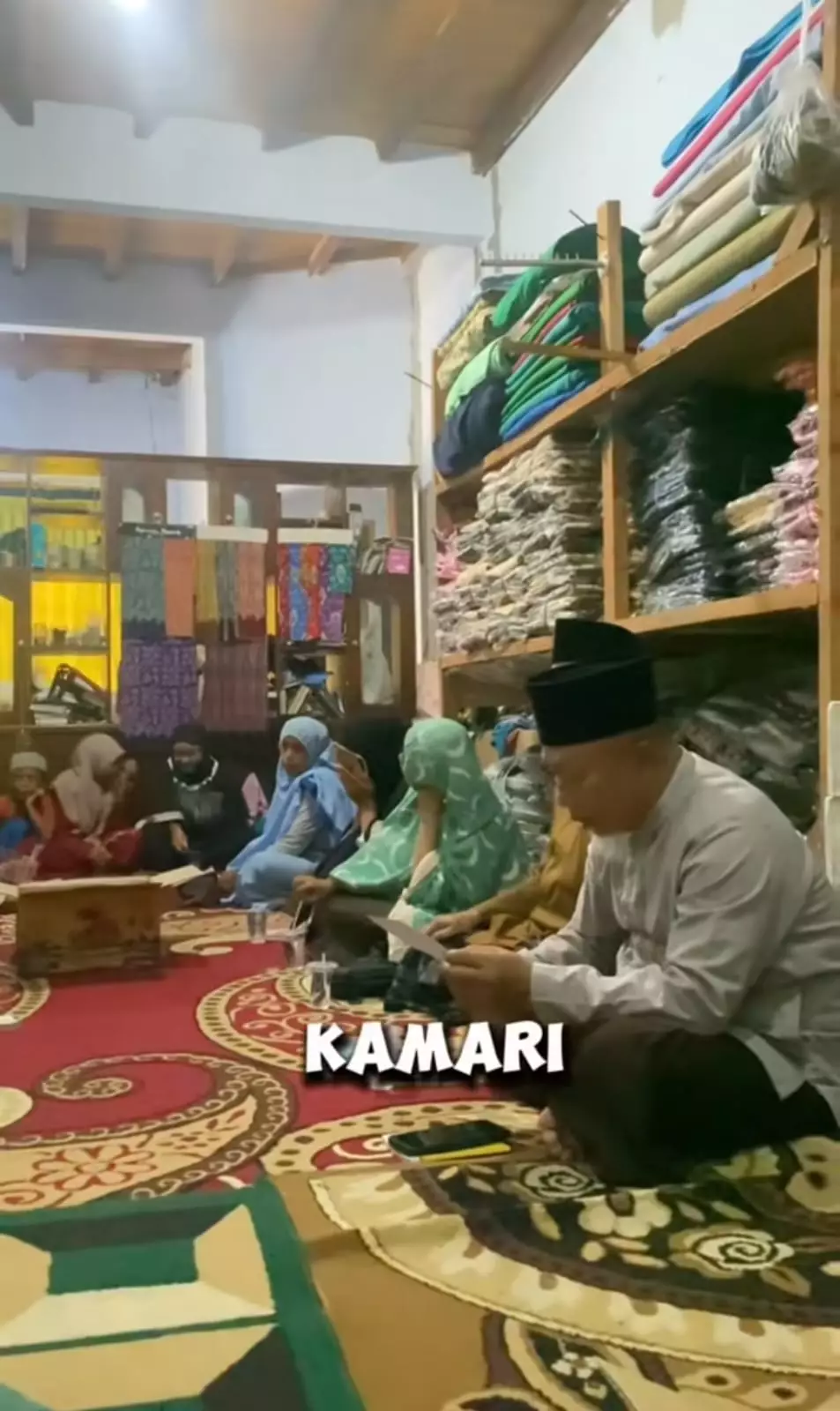 wanita ini buat acara tahlilan untuk suami Jennifer Coppen © TikTok wanita ini buat acara tahlilan untuk suami Jennifer Coppen © TikTok