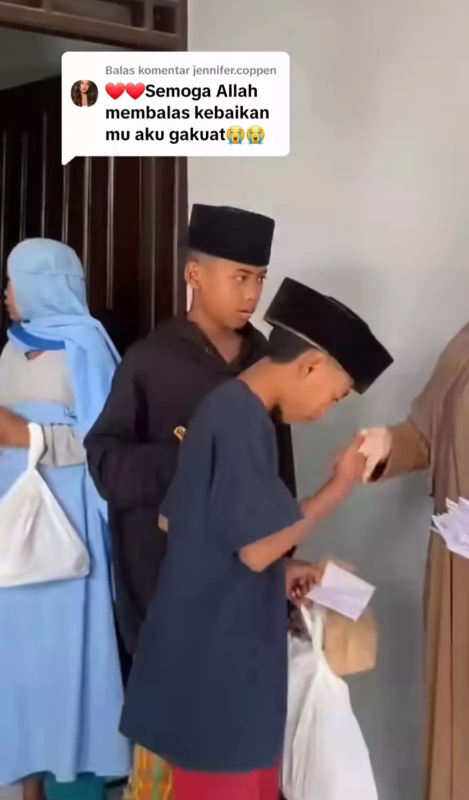 wanita ini buat acara tahlilan untuk suami Jennifer Coppen © TikTok wanita ini buat acara tahlilan untuk suami Jennifer Coppen © TikTok