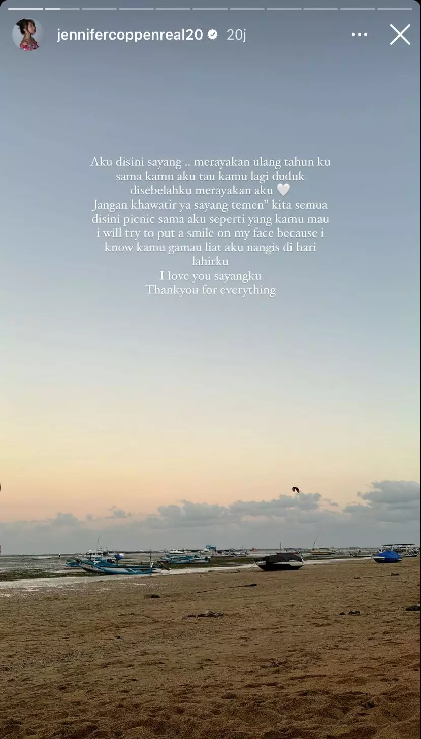 jennifer copen simpan abu jenazah di liontin © instagram jennifer copen simpan abu jenazah di liontin © instagram