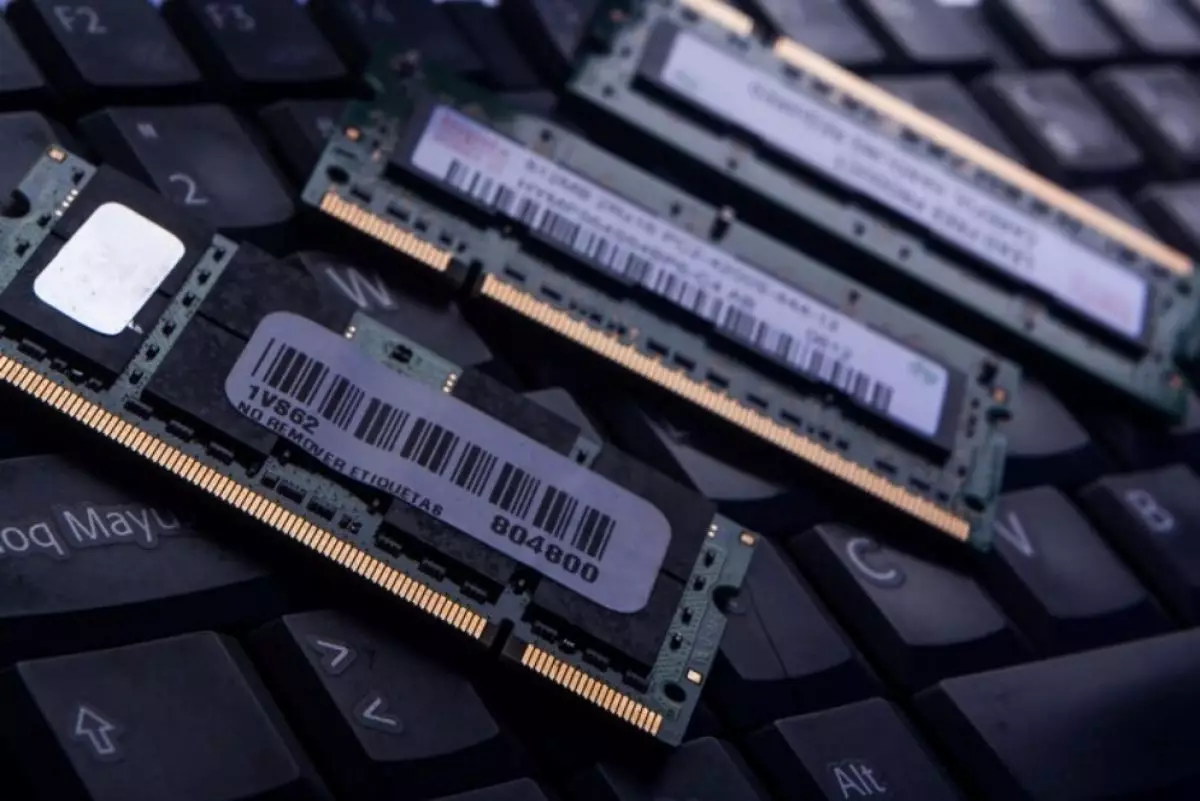 Cara memeriksa jumlah, jenis, dan kecepatan RAM di komputer Windows