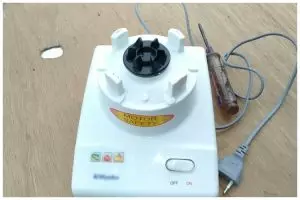 Tak perlu membongkar mesinnya, ini trik atasi blender macet cuma modal Rp5.000