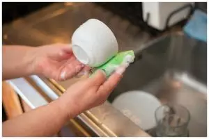 Kenali bahaya sabun cuci piring untuk kesehatan, bisa sebabkan kanker
