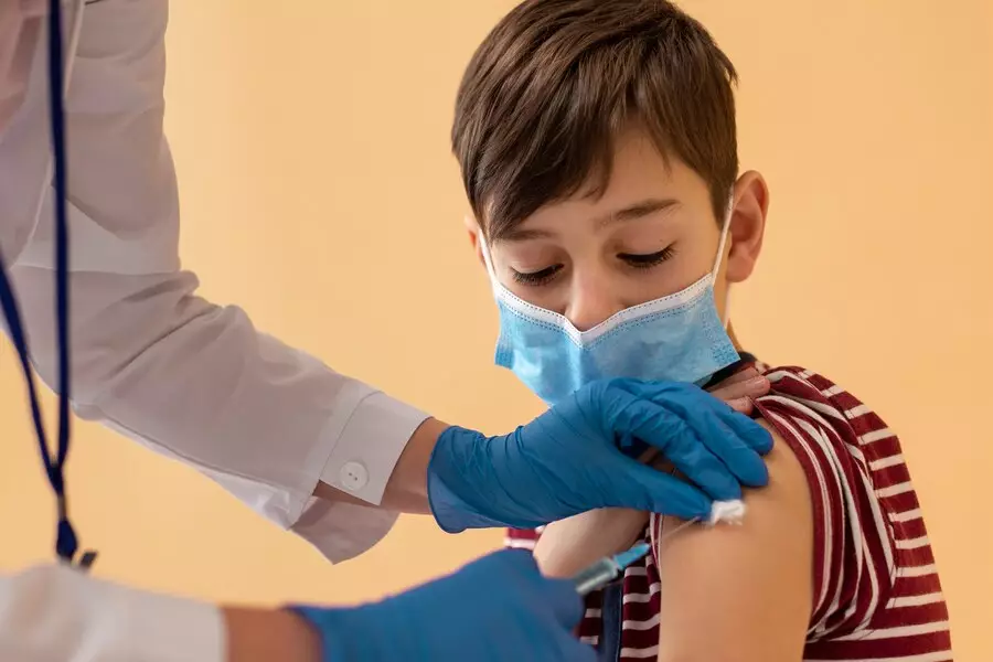 Jenis-jenis vaksin polio, manfaat, dan cara mengatasi efek sampingnya pada anak © 2024 freepik.com Jenis-jenis vaksin polio, manfaat, dan cara mengatasi efek sampingnya pada anak © 2024 freepik.com