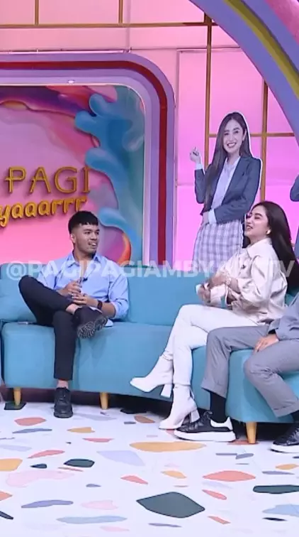 Saaih Halilintar duduk bareng Ustaz Syam © TikTok Saaih Halilintar duduk bareng Ustaz Syam © TikTok