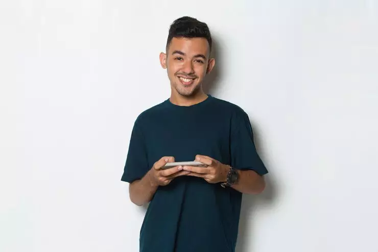 Gombalan bikin baper di chat WA untuk cowok  freepik.com