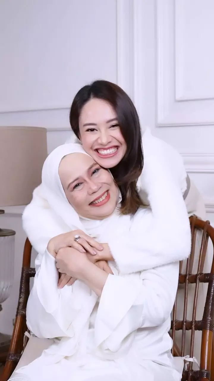 Dewi Yull membiayai mantu awal nikah © berbagai sumber