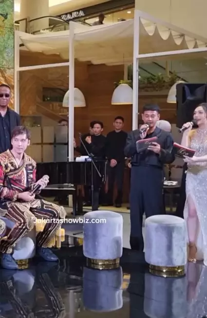 Celine dan Stefan perdana satu panggung © TikTok Celine dan Stefan perdana satu panggung © TikTok