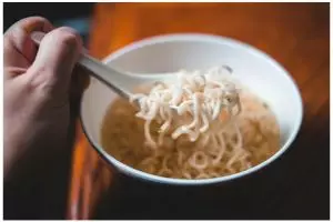 Tak bikin bodoh meski mengandung MSG, ini 9 mitos soal mie instan yang sering bikin ketipu