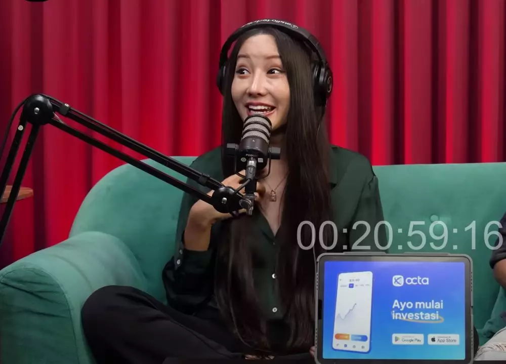 Lucinta Luna curhat bingung salat pakai sarung atau mukena berbagai sumber Lucinta Luna curhat bingung salat pakai sarung atau mukena berbagai sumber