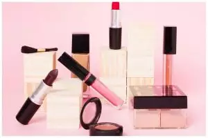 [KUIS] Kalau diminta gunakan 1 produk makeup, kamu pakai apa? Pilihannya ungkap elemenmu