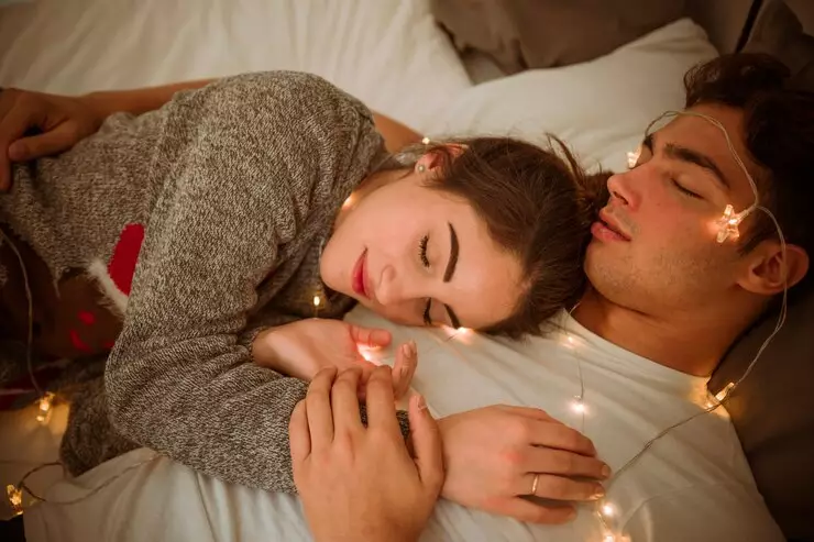 Gombalan malam hari bikin baper pasangan  freepik.com