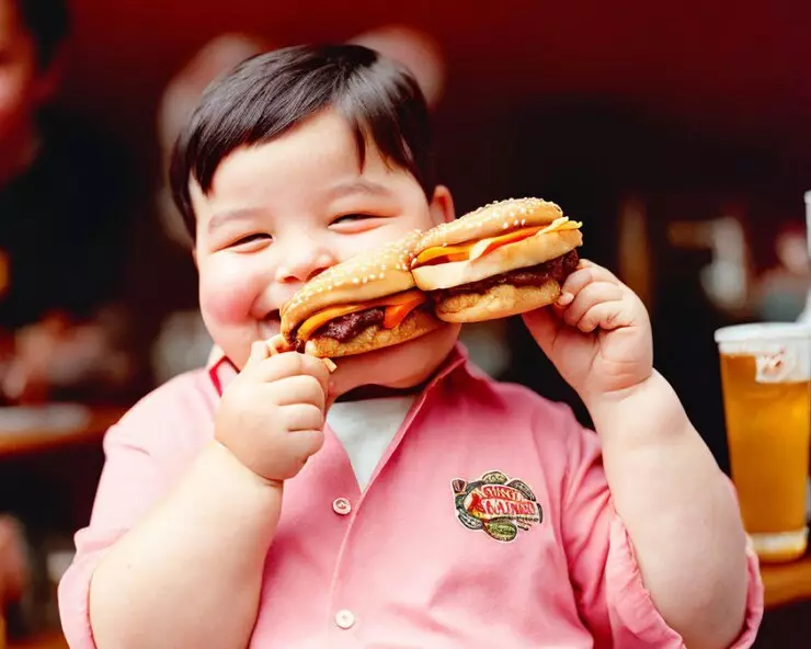 Anak gemuk bisa jadi tanda obesitas freepik.com Anak gemuk bisa jadi tanda obesitas freepik.com