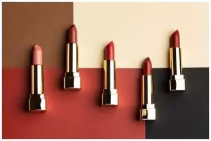 [KUIS] Warna lipstik favorit kamu ini tentukan dekorasi gender reveal seleb yang bisa jadi inspirasi