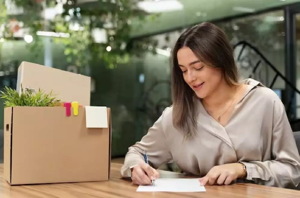 Contoh surat pengunduran diri kerja freepik.com