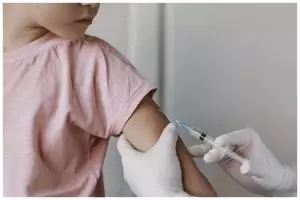 Membantu sistem imun tumbuh kuat, ini 9 makanan yang baik untuk anak setelah vaksin polio