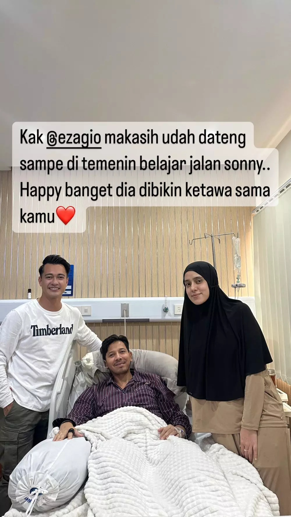 momen Sonny Septian latihan jalan didampingi Eza Gionino © 2024 Instagram momen Sonny Septian latihan jalan didampingi Eza Gionino © 2024 Instagram
