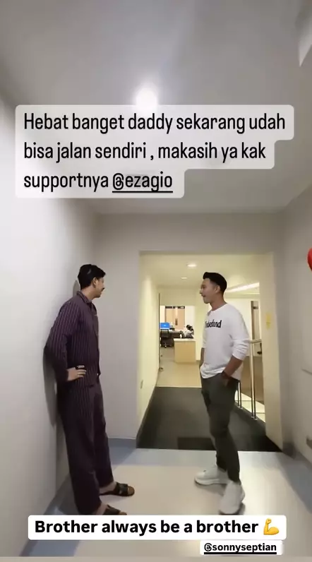 momen Sonny Septian latihan jalan didampingi Eza Gionino © 2024 Instagram momen Sonny Septian latihan jalan didampingi Eza Gionino © 2024 Instagram