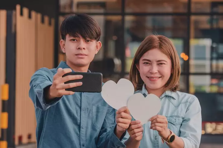 Gombalan chat WA bikin baper gebetan  freepik.com