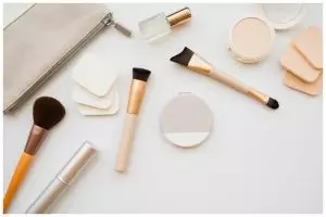 [KUIS] Jawab pertanyaan barang yang bisa gantikan alat makeup, hasilnya ungkap seberapa kreatif kamu