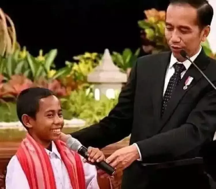 Joni bocah pemanjat tiang bendera  © TikTok Joni bocah pemanjat tiang bendera  © TikTok