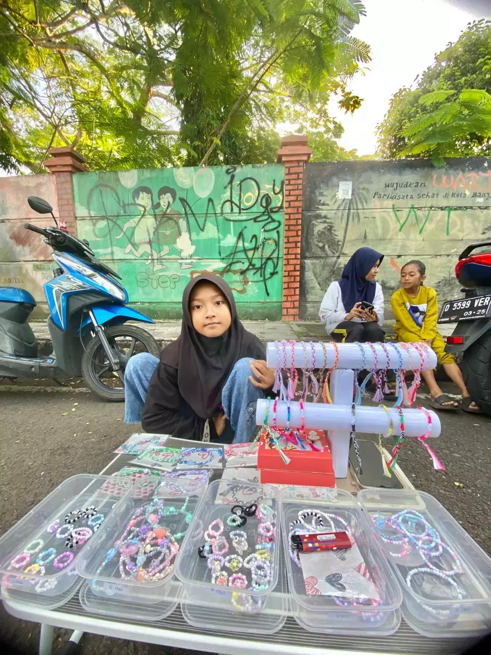 bisnis anak sd jualan aksesori vhelope © 2024 brilio.net