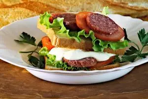 [KUIS] Cara makan sandwich kamu ungkap sifatmu yang sebenarnya, coba tes dirimu di sini