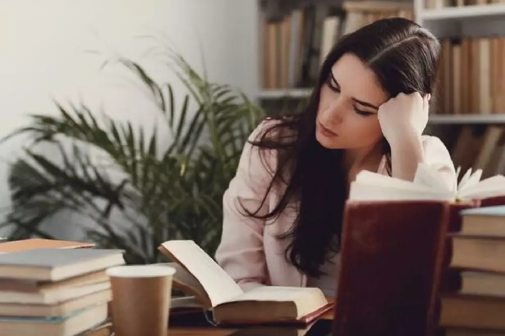 Contoh kalimat deklaratif freepik.com